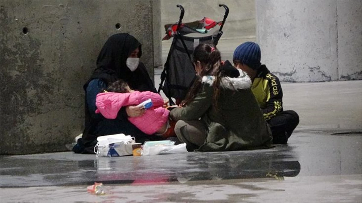 Taksim\'de çocuklarını dilendiren kadın önce kameralara, ardından zabıtaya yakalandı