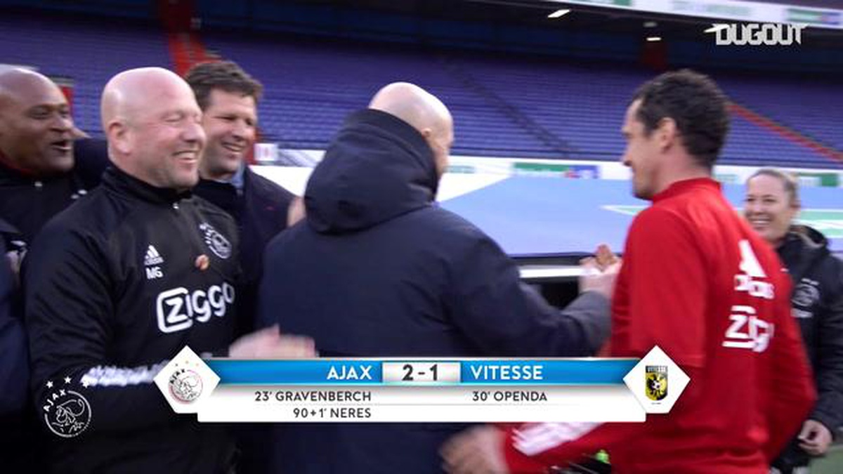 Ajax\'lı Oyuncuların KNVB Kupası Zaferi Sonrası Soyunma Odası Kutlamaları