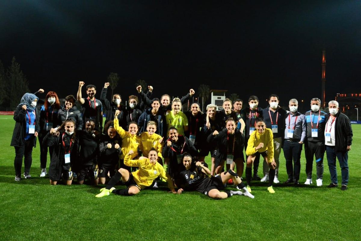 Algspor\'dan farklı başlangıç: 7-0