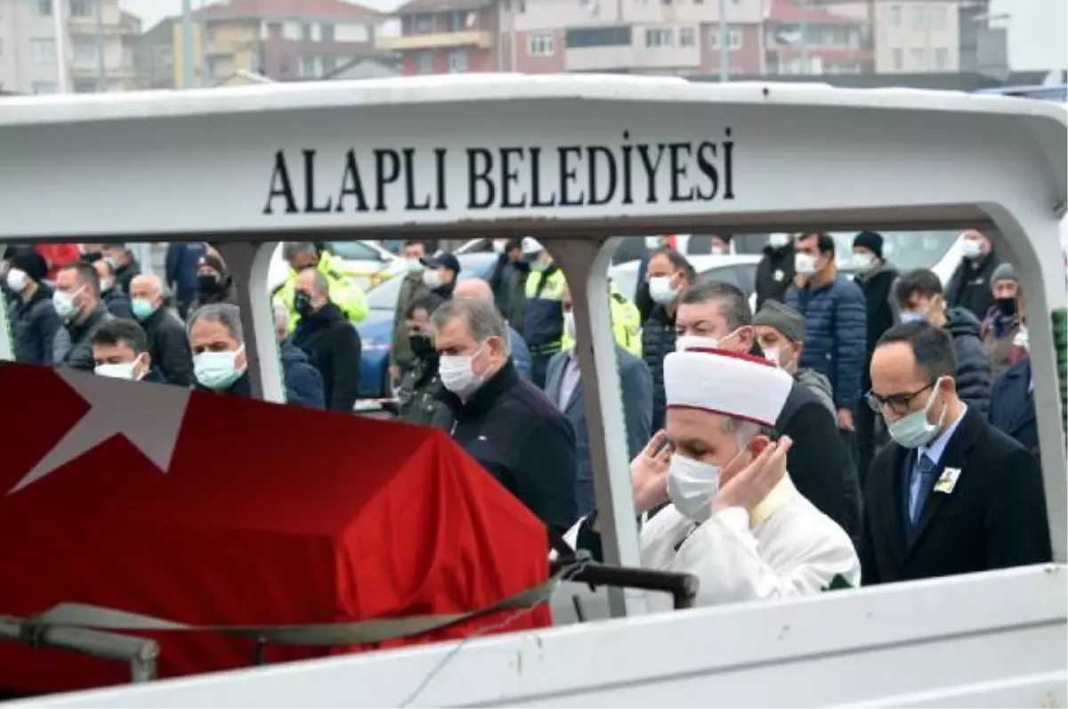 Son dakika haberleri: ANONSLA \'TEDBİR\' UYARISI YAPTIĞI KORONAVİRÜSTEN HAYATINI KAYBEDEN POLİS MEMURU TOPRAĞA VERİLDİ