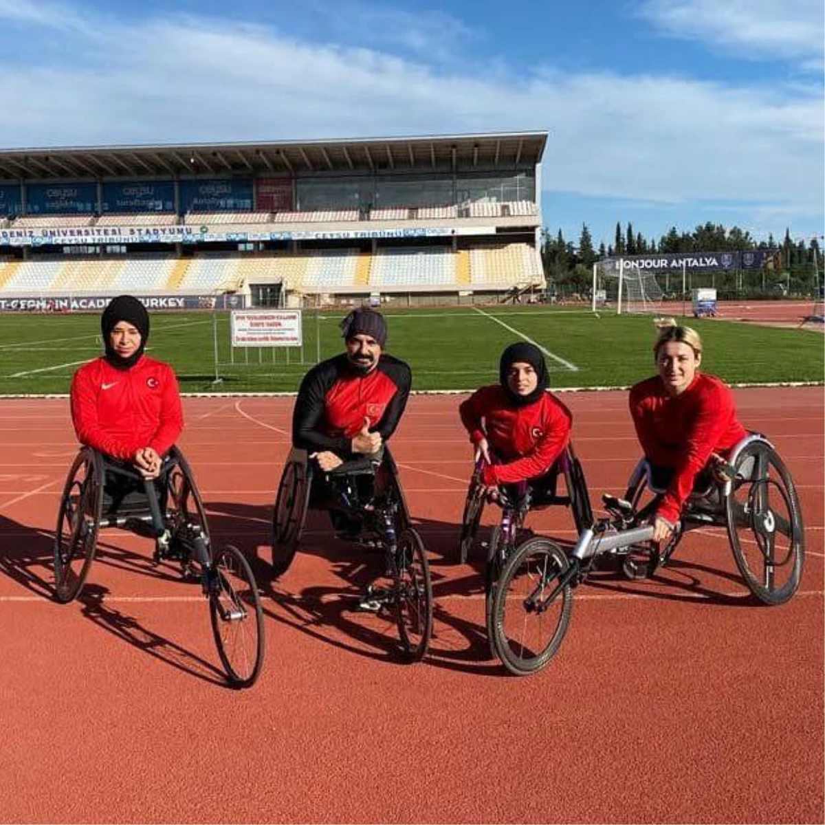 Bağcılarlı sporcular İtalya\'dan madalyalarla döndü