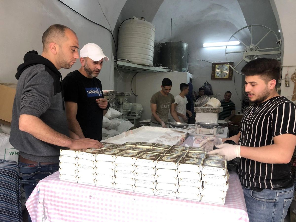 El Halil\'de Ramazan\'da lokum satışları artıyor