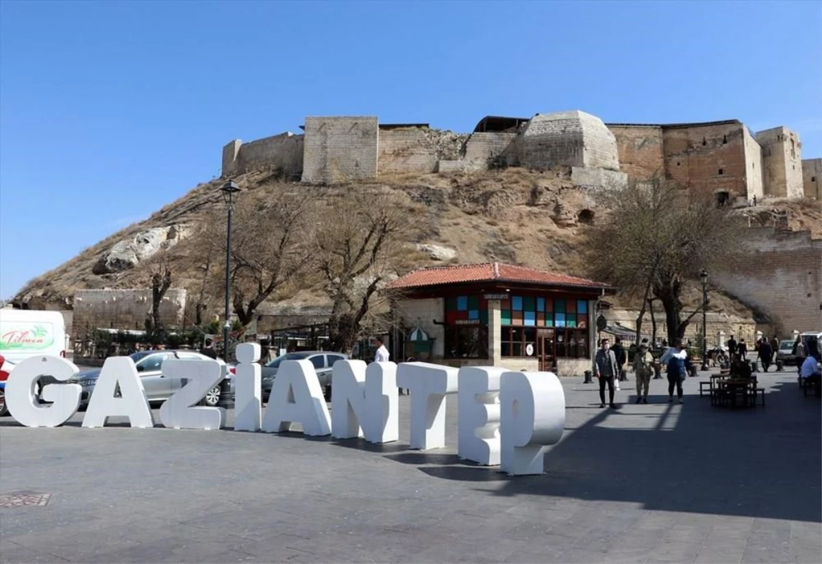 Gaziantep Kalesi\'nin altındaki tüneller turizme açılacak