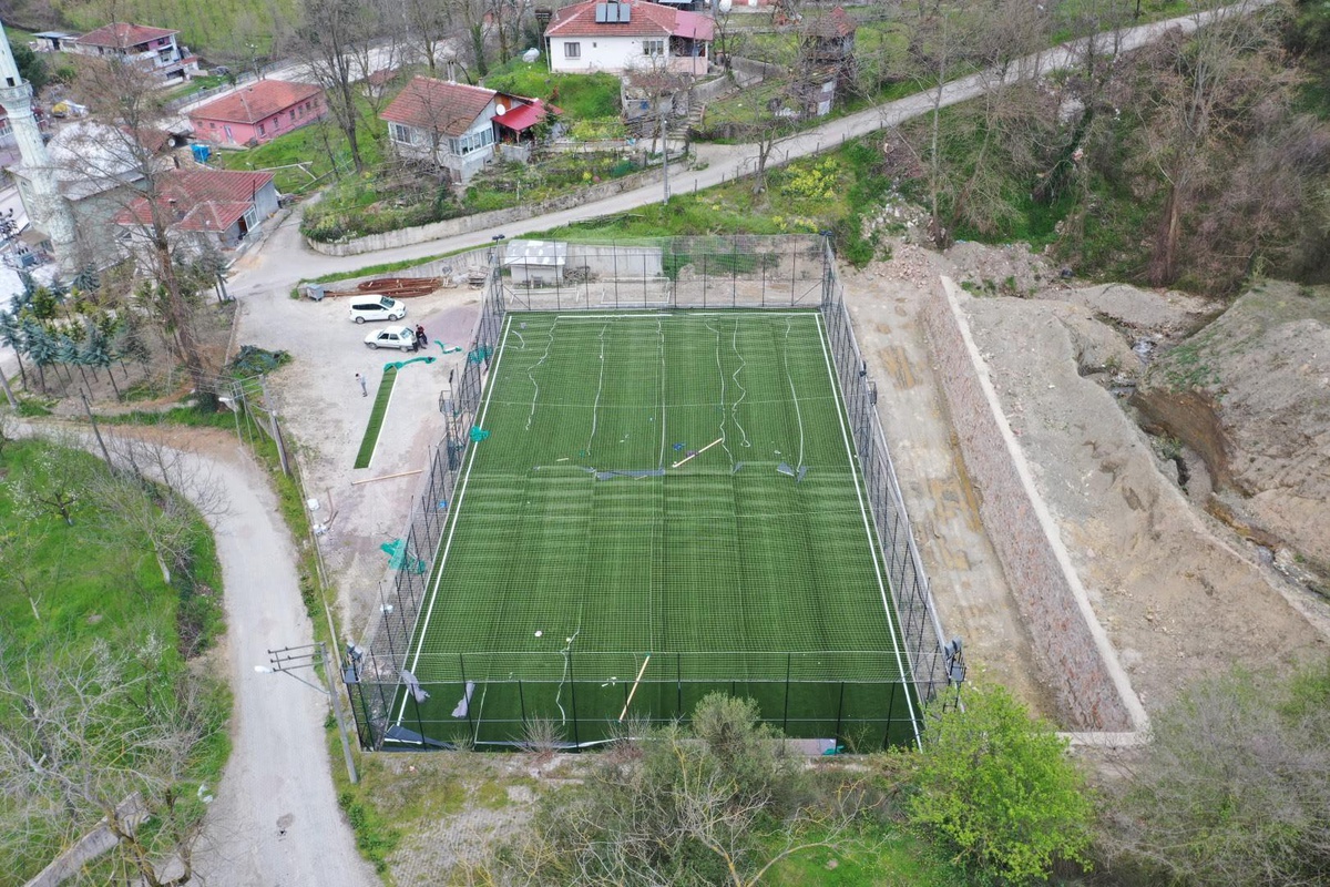 Gölcük köylerine futbol sahası
