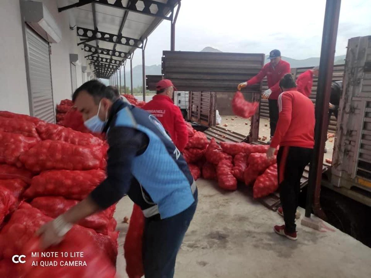 İhtiyaç sahiplerine patates ve soğan dağıtım yapıldı