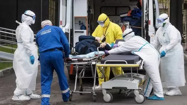 İngiltere'de uluslararası seyahatle ilişkili 104 kişide, 'çift mutant' varyantı görüldü İngiltere'de uluslararası seyahatle ilişkili 104 kişide, 'çift mutant' varyantı görüldü