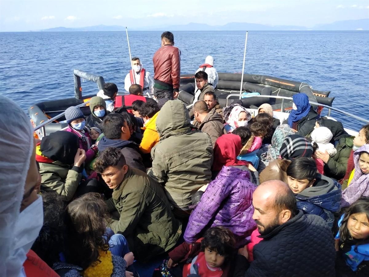 İzmir\'de 59 düzensiz göçmen kurtarıldı