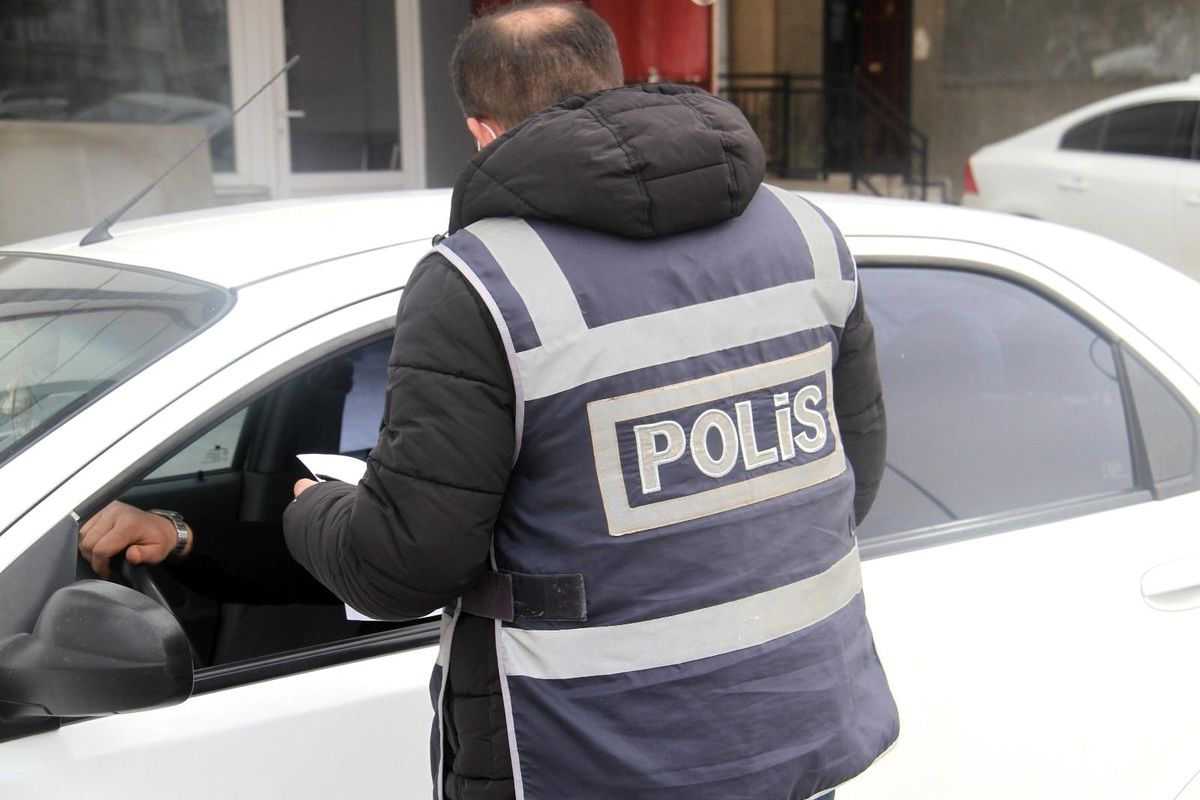 Konya\'da karantinada olması gereken kişi araç kullanırken yakalandı