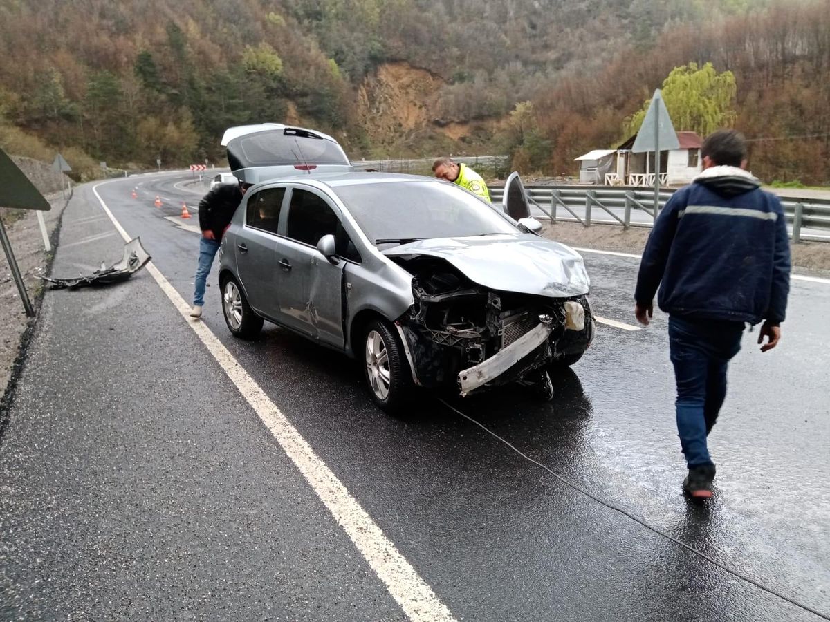 Son dakika haber... Kozlu\'da trafik kazası: 2 yaralı