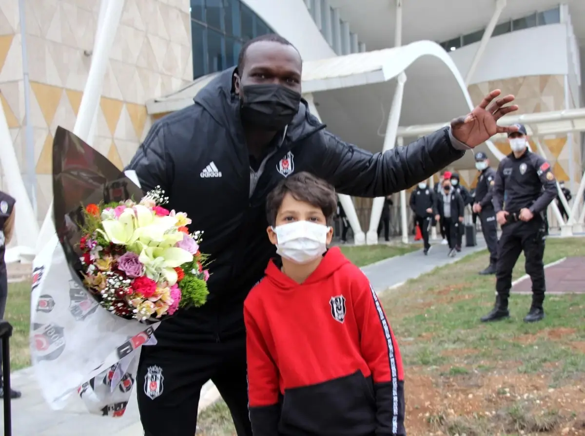 Lider Beşiktaş kafilesi Sivas\'a geldi