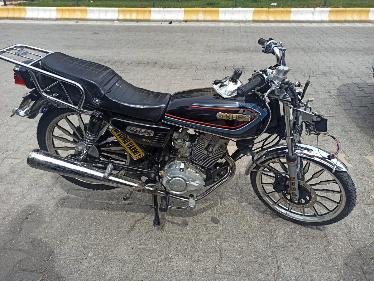 Motosiklet yayaya çarptı: 2 yaralı