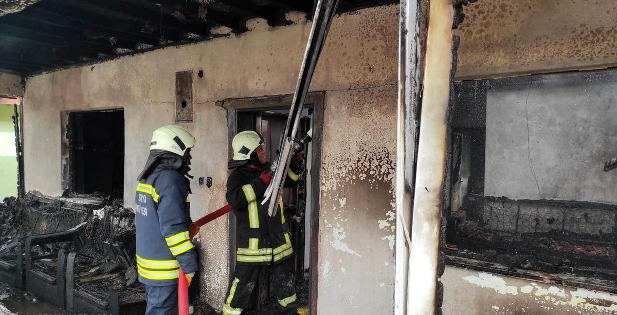 Son dakika! Müstakil ev yangında kullanılamaz hale geldi