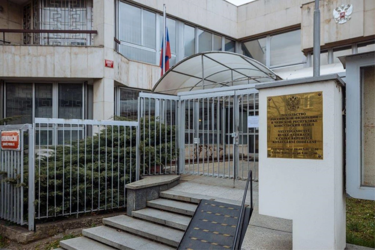 Rusya Çekya\'nın 20 diplomatını sınır dışı ediyor