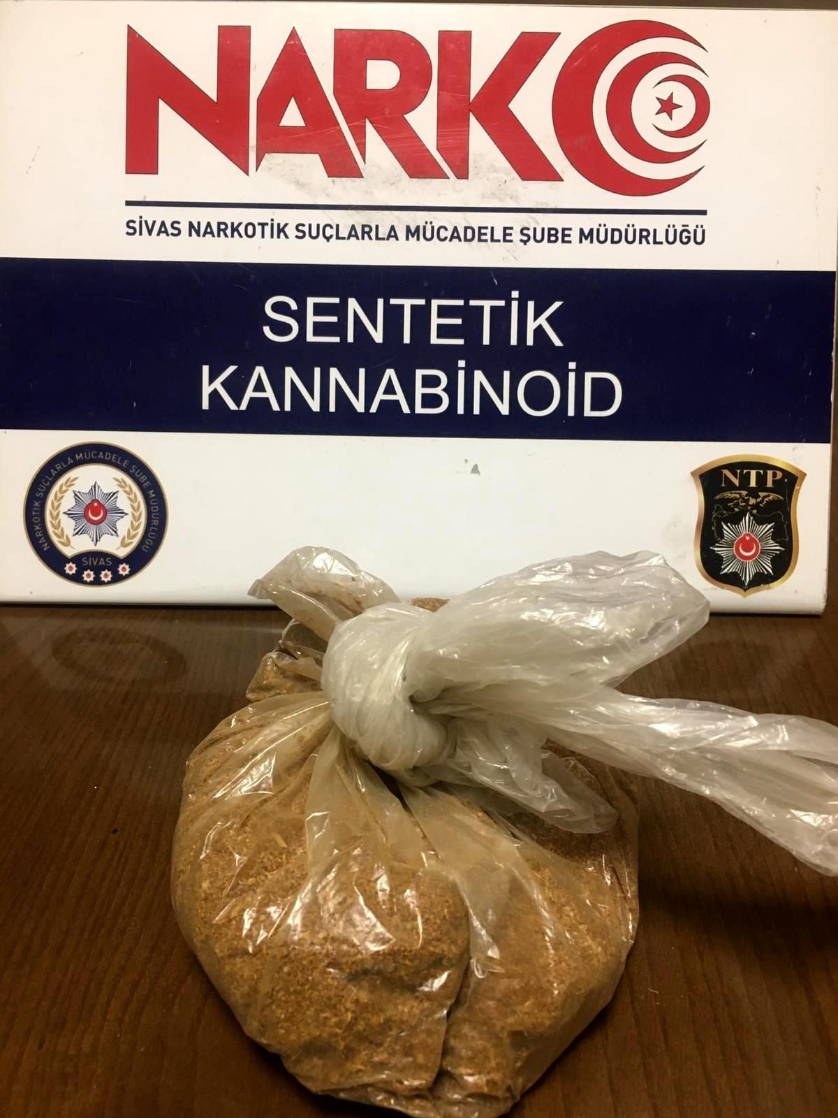 Sivas\'ta bir araçta 205 gram Bonzai ele geçirildi