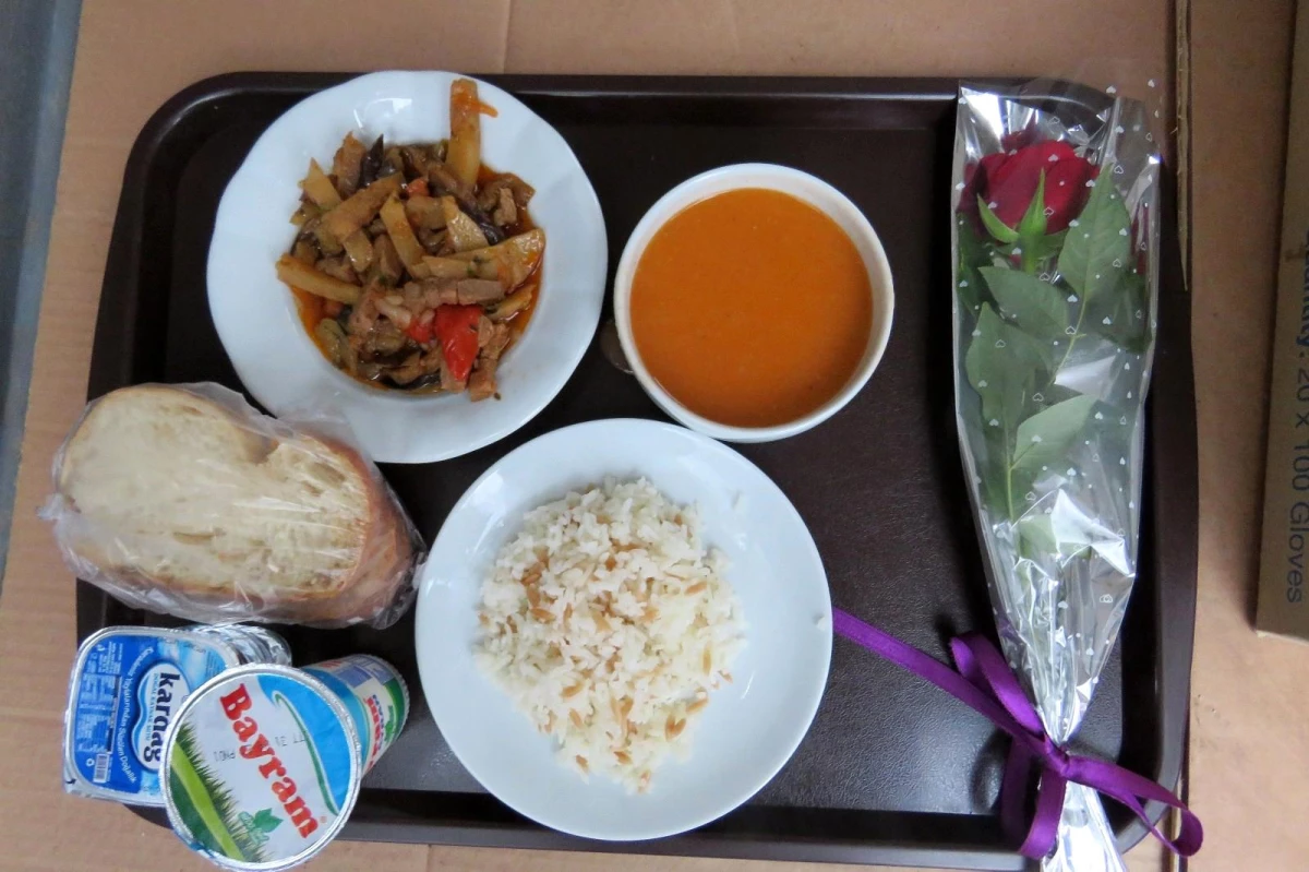 Torul\'da sıcak iftar yemeği vatandaşların evlerine kadar götürülüyor