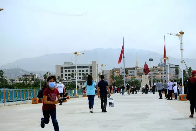 Son dakika haber... Türk Yıldızları Hatay semalarında selamlama uçuşu yaptı Son dakika haber... Türk Yıldızları Hatay semalarında selamlama uçuşu yaptı