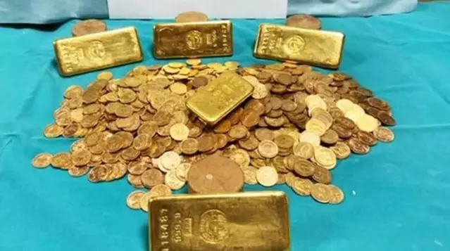 Yenilemek için satın aldıkları evdeki reçel kavanozlarından altın fışkırdı! Değeri yaklaşık 7 milyon TL Yenilemek için satın aldıkları evdeki reçel kavanozlarından altın fışkırdı! Değeri yaklaşık 7 milyon TL