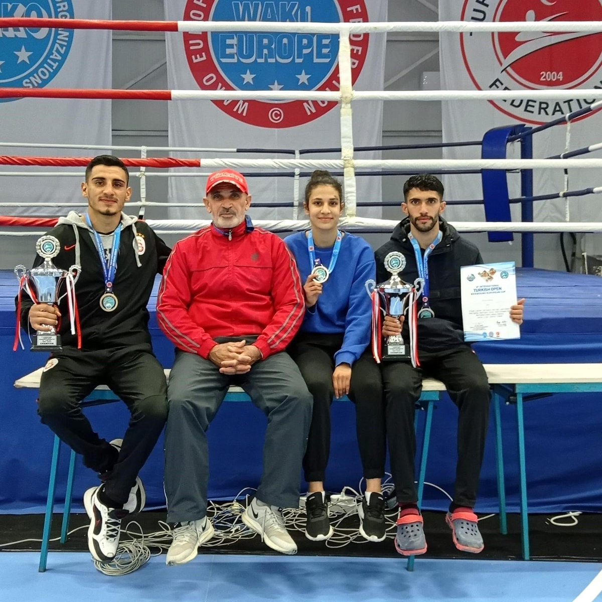 DÜ sporcuları Avrupa turnuvasından madalyalarla ile döndü