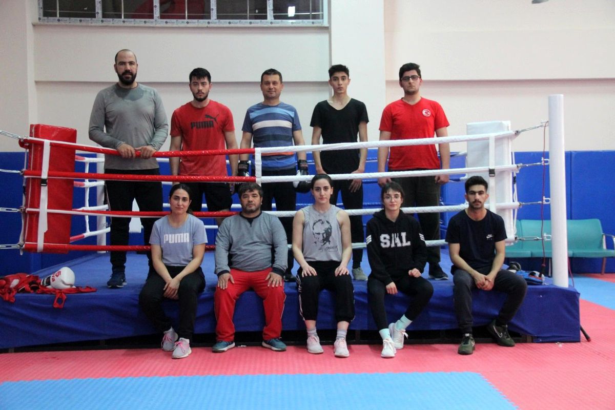 Elazığ\'da boksörler oruçlarını tutup, antrenmanlarını aksatmıyor