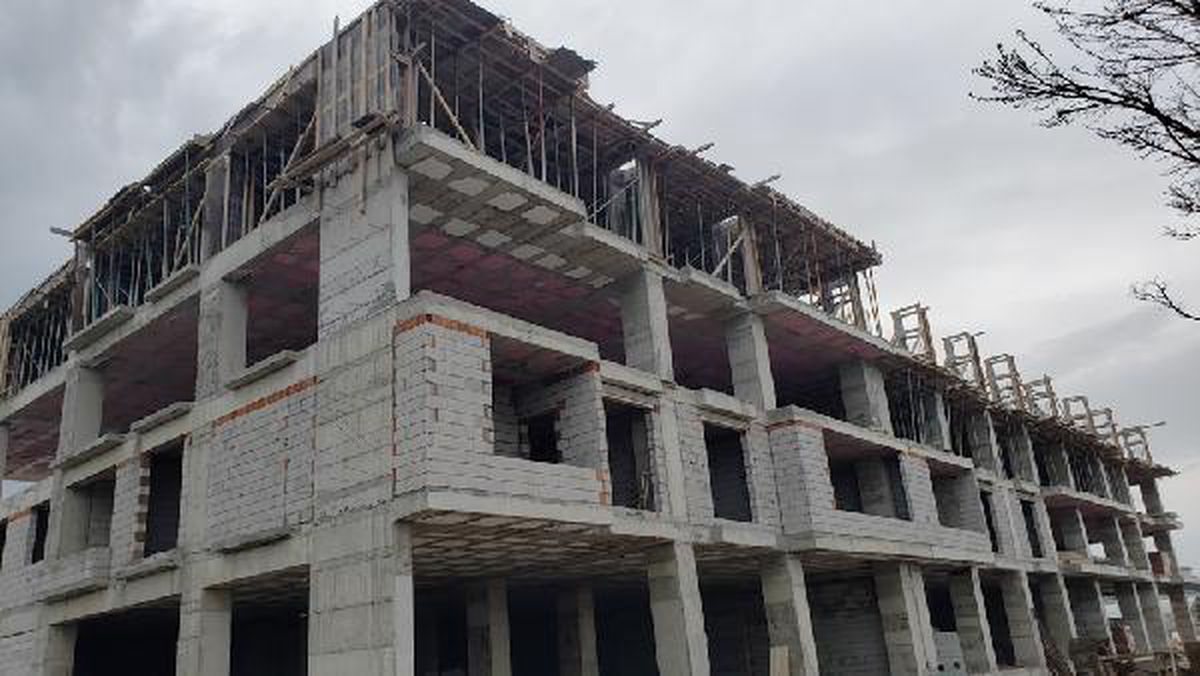 Elazığ\'da, çalıştığı inşaatta başına demir düşen işçi öldü