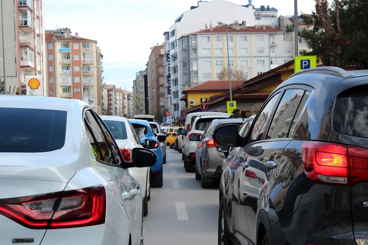 Eskişehir\'de trafiğe kayıtlı araç sayısı 300 bini geçti