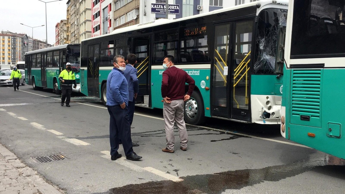 Son dakika haberleri! Halk otobüsleri zincirleme kaza yaptı