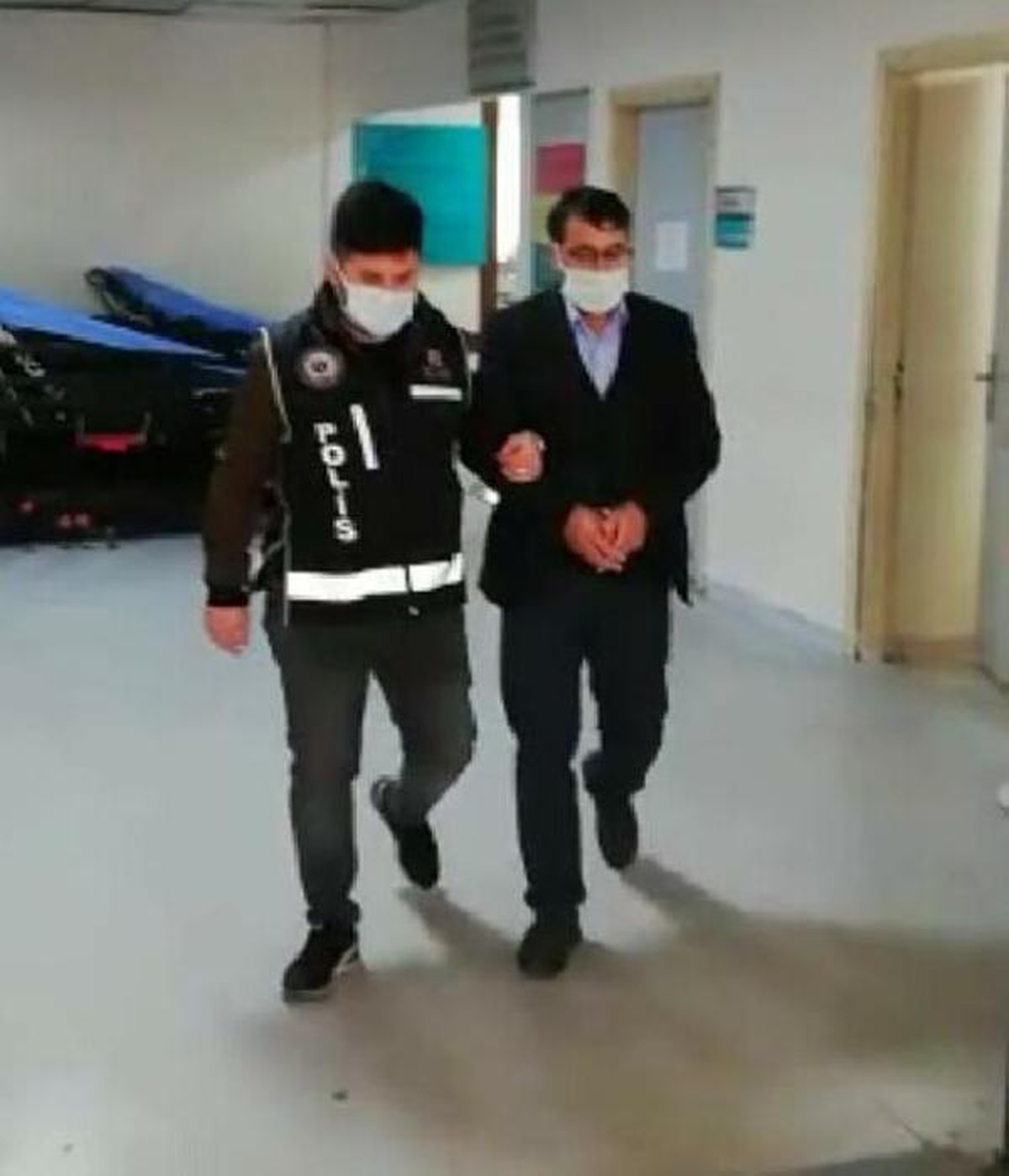 Son dakika haberi: İzmir\'deki FETÖ operasyonu; 1\'i ihraç emniyet müdürü, 8 kişi tutuklandı