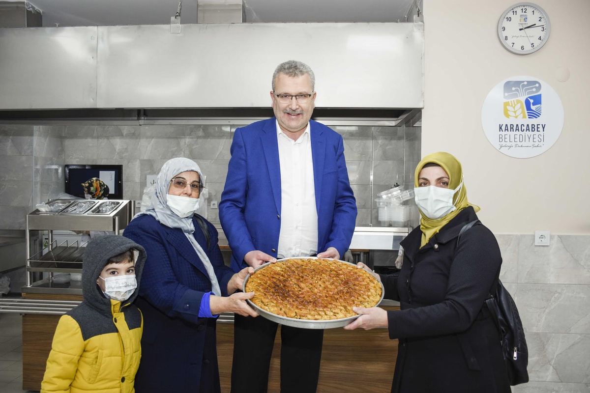 Karacabey\'de aşevi yüzleri güldürüyor