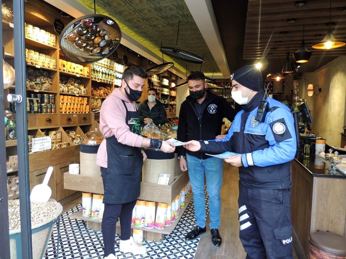 Kars\'ta polis esnafı bilgilendiriyor