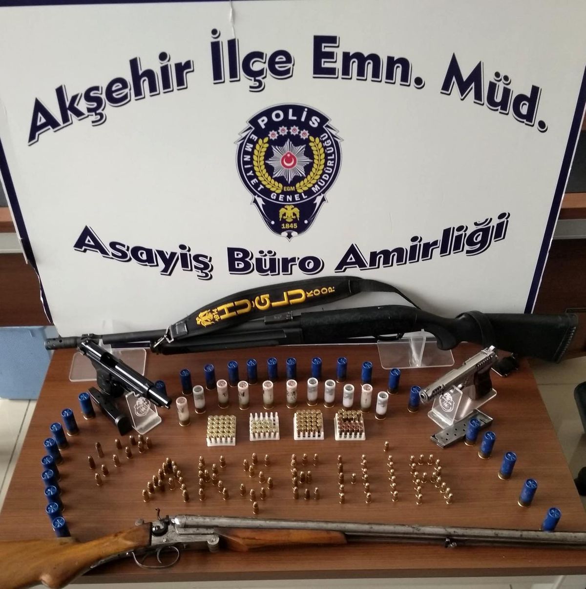 Konya\'da kaçak silah operasyonu