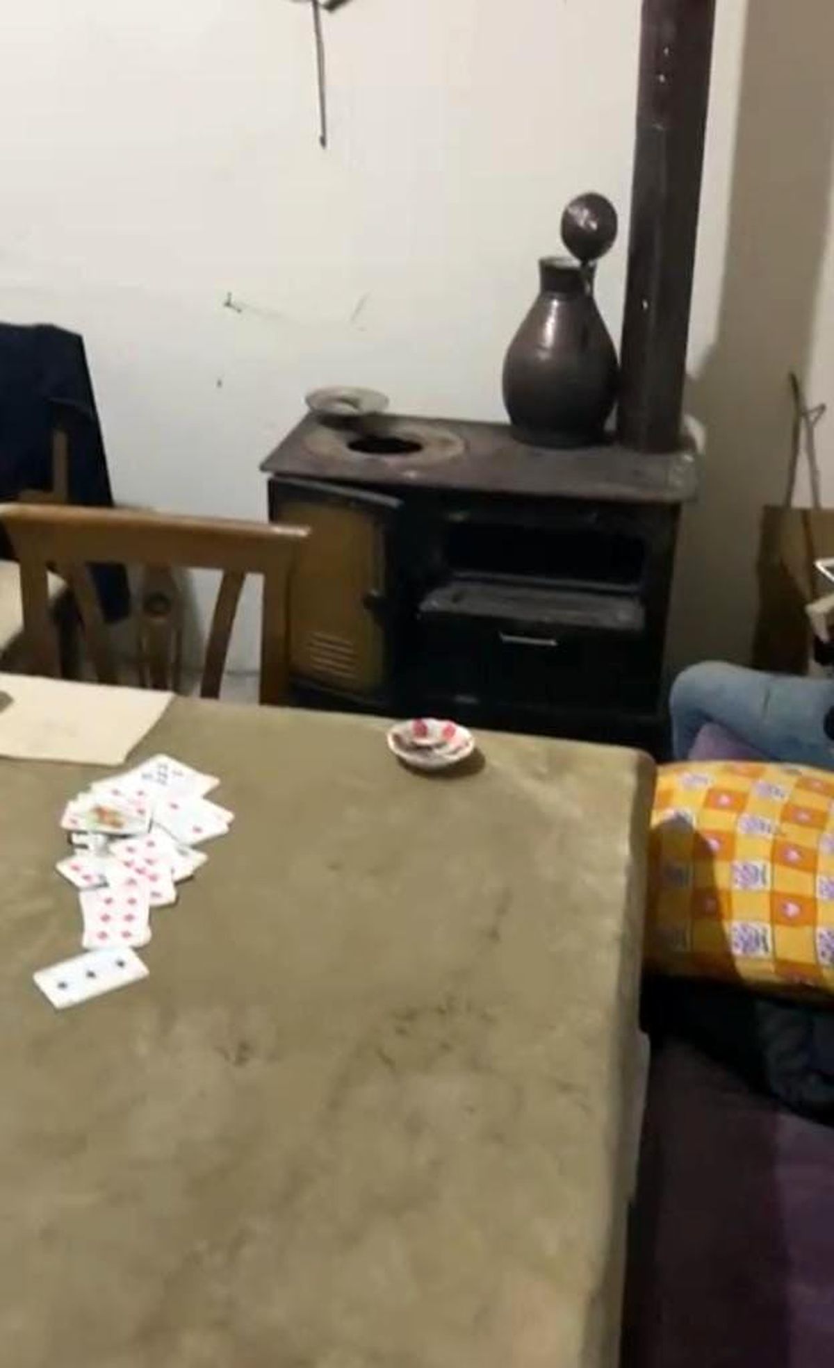 Metruk binada kumar oynayan 8 kişiye ceza yağdı