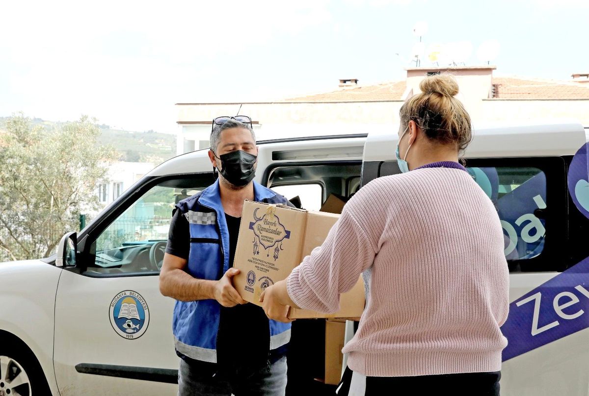 Mudanya\'da ramazan paketleri ihtiyaç sahiplerine ulaşıyor