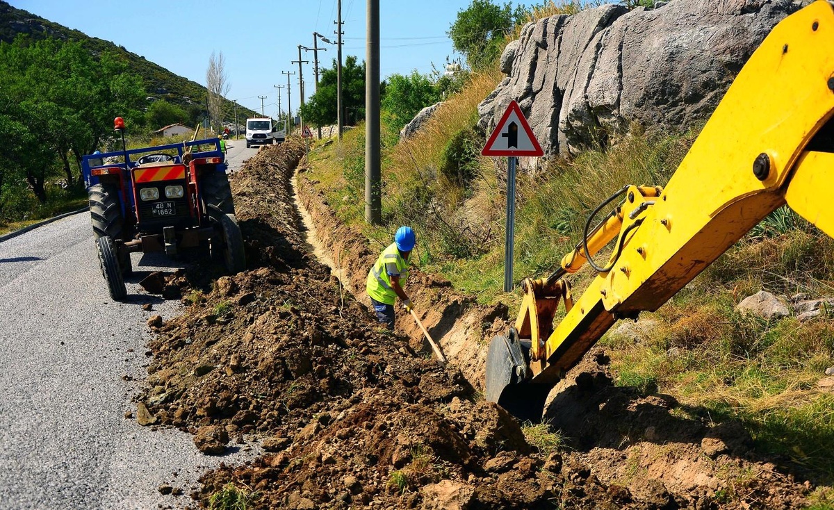 Muğla Büyükşehir 280 kilometre içme suyu hattı yaptı