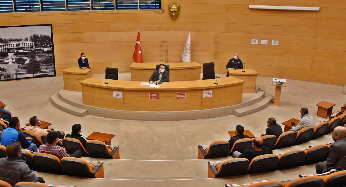 Ramazan davulcularının bahşişi Akhisar Belediyesi\'nden