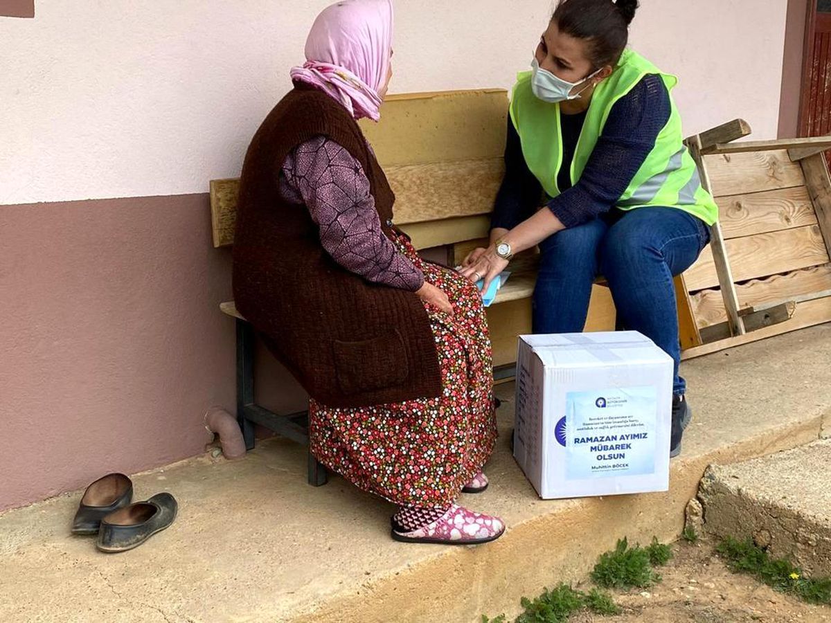 Ramazan gıda paketi yardımları sürdürüyor