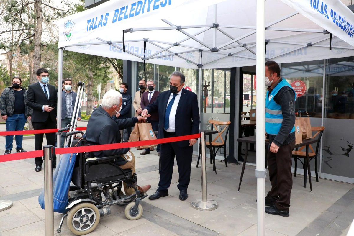 Talas Belediyesi\'nden bir sosyal sorumluluk projesi daha: \'Biz pişirelim siz ulaştırın\'