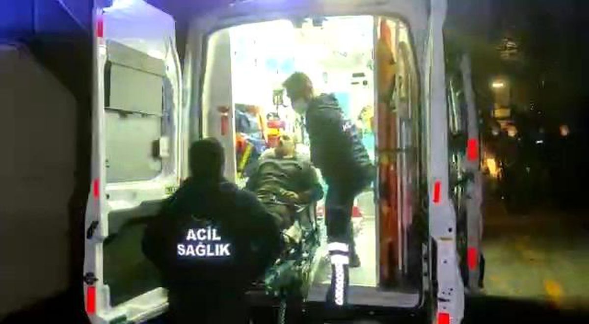 Yıkılan tomrukların arasında kalan işçi kurtarıldı
