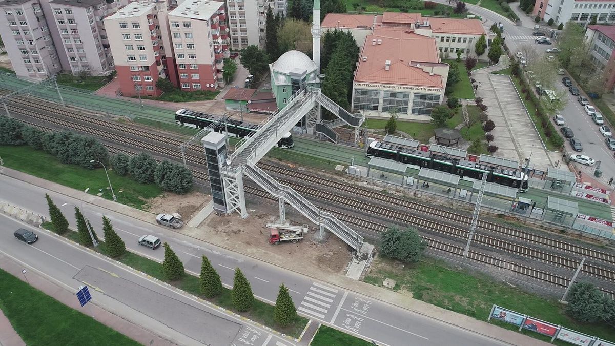Zemini yeşil siyah olacak