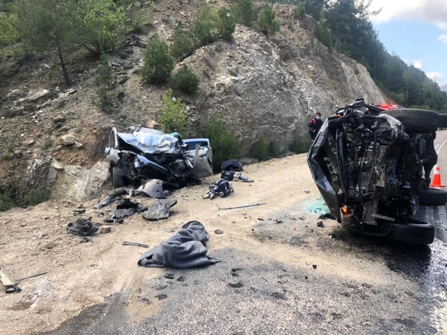 Son Dakika Adana'da feci kaza: 3 ölü, 3 yaralı - Son Dakika