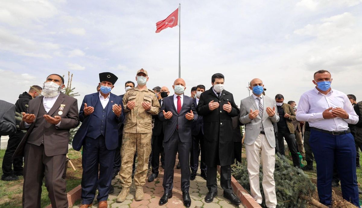 Son dakika haber... Ağrı şehitleri anısına fidan dikildi
