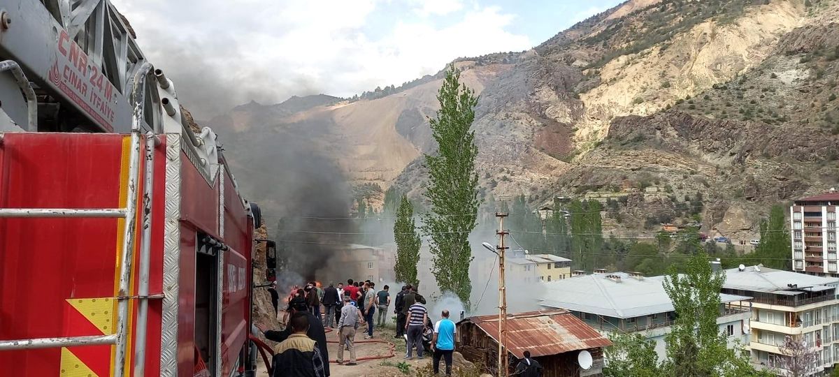 Artvin\'in Yusufeli ilçesinde tek katlı evde yangın çıktı