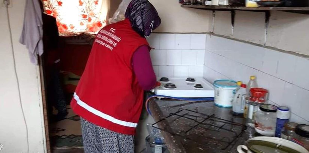 Aslanapa\'da yaşlı ve kimsesizlere evde bakım hizmeti
