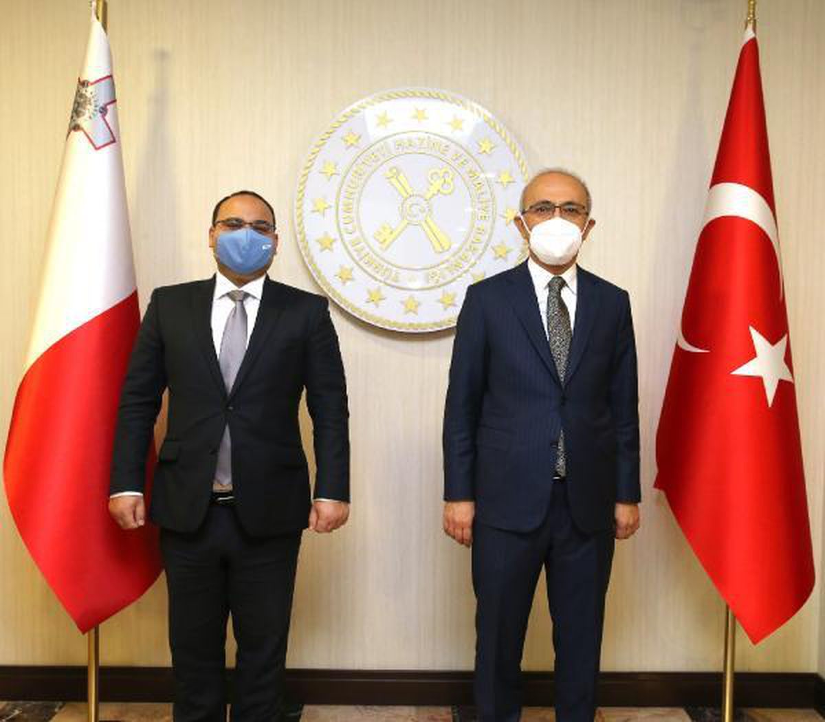 Bakan Elvan Maltalı mevkidaşı Caruana ile görüştü