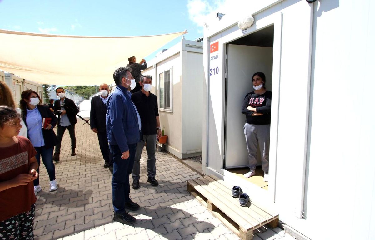 Başkan Sandal, depremzedeleri yalnız bırakmıyor