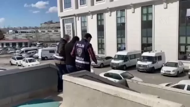 Dolandırıcılık, şantaj ve hırsızlık suçlarından 7 yıldır aranan kişi yakalandı Dolandırıcılık, şantaj ve hırsızlık suçlarından 7 yıldır aranan kişi yakalandı