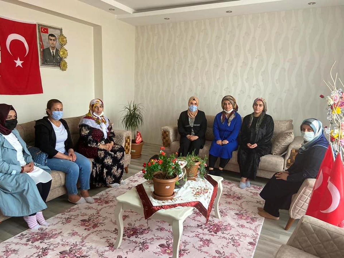 Dürdane Beyoğlu\'ndan şehidin ailesine vefa ziyareti