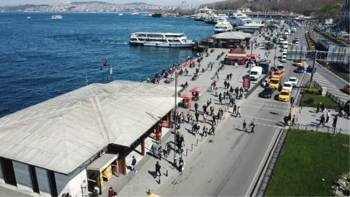 Eminönü\'nde manzara değişmedi; kısıtlama öncesi akın ettiler