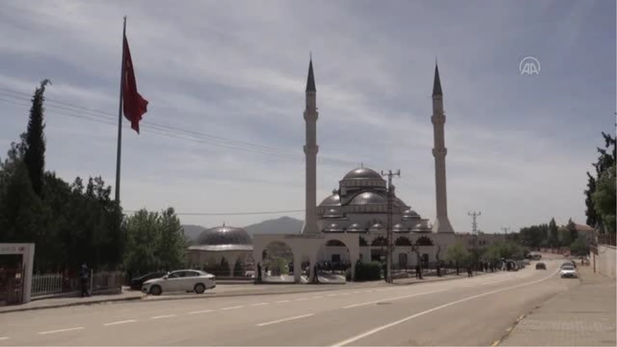 GAZİANTEP - AK Parti MKYK Üyesi Şamil Tayyar\'ın babası Hüseyin Tayyar, son yolculuğuna uğurlandı