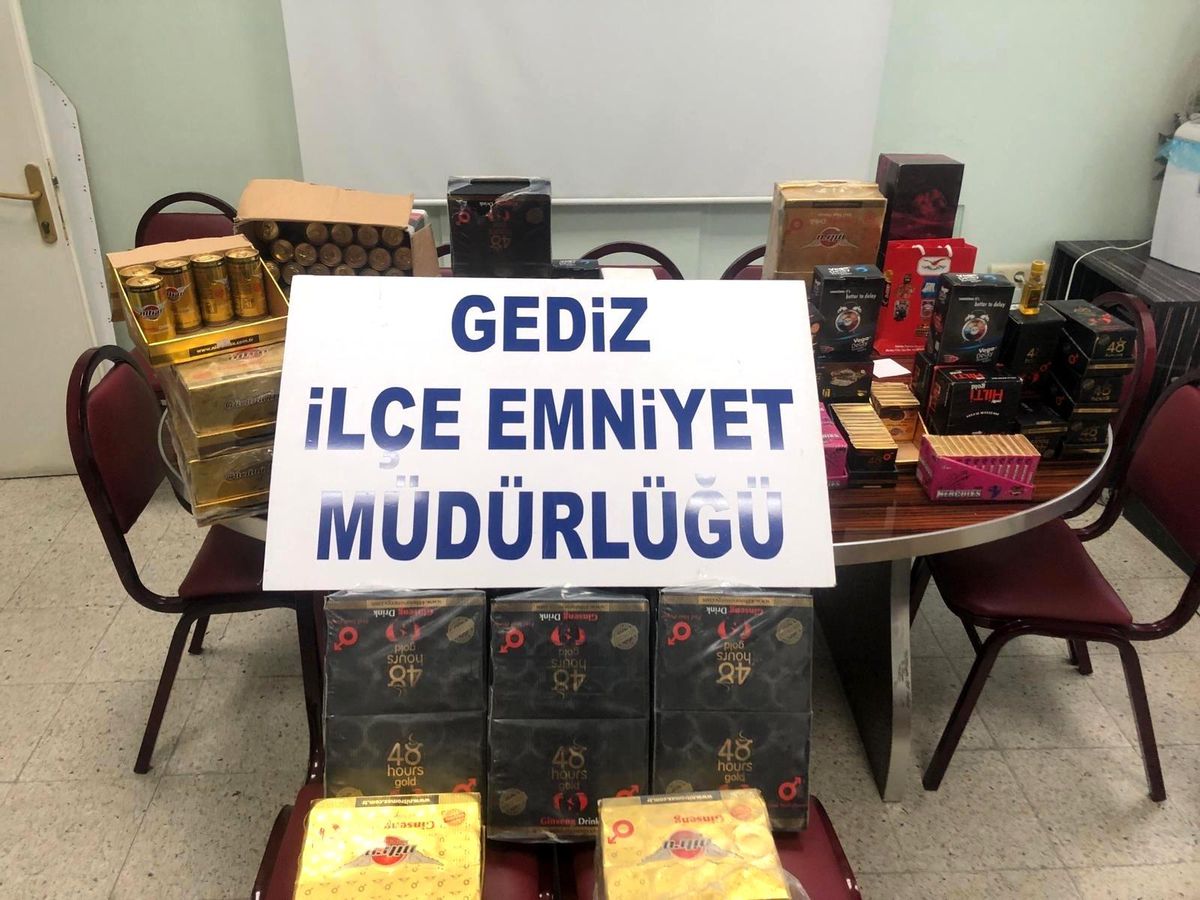 Son dakika haberleri! Gediz\'de 513 adet kaçak ve sahte cinsel gücü arttırıcı ürün ele geçirildi