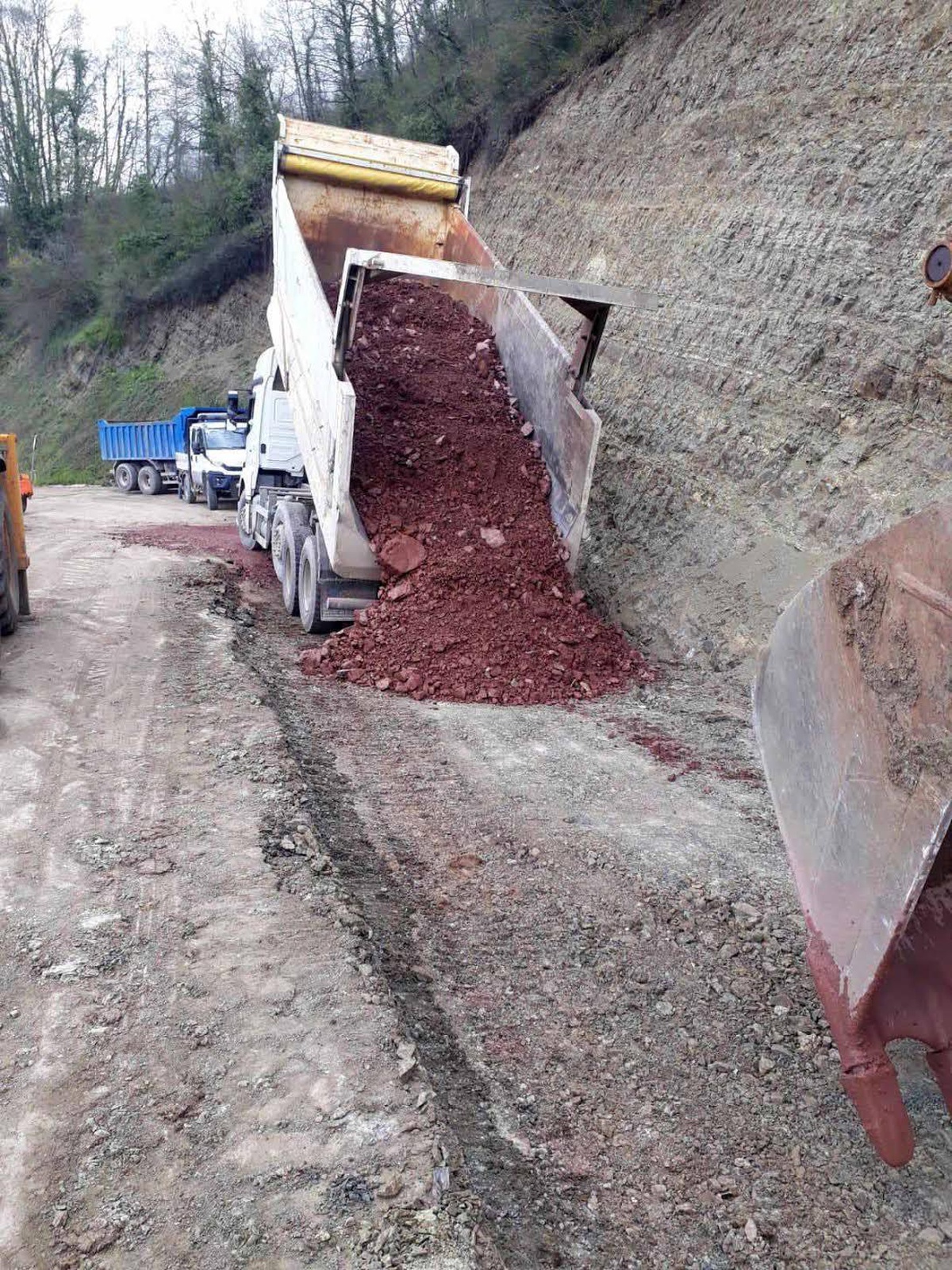 Gölcük köy yollarında çalışmalar sürüyor